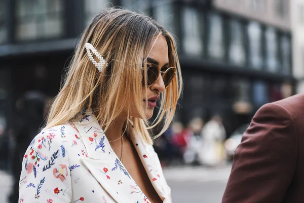 Milan Italy February 2019 Street Style Hairstyle Fashion Show Milan — Stock Photo, Image