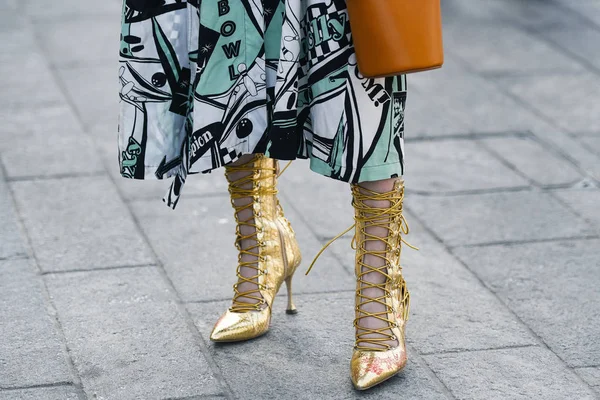 Milán Italia Febrero 2019 Street Style Zapatos Lujo Detalle Durante —  Fotos de Stock