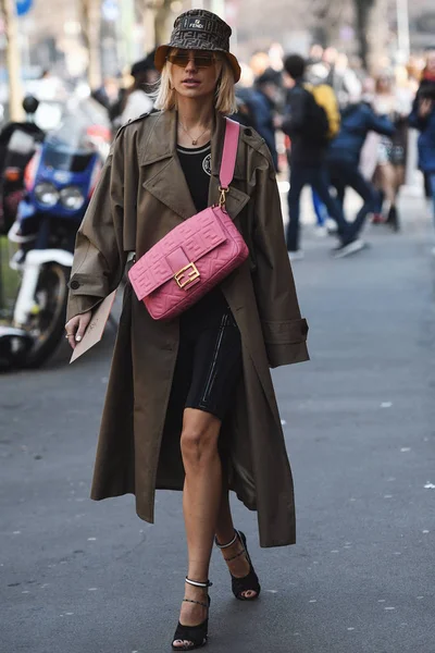 Milán Italia Febrero 2019 Street Style Mujer Vestida Con Fendi — Foto de Stock