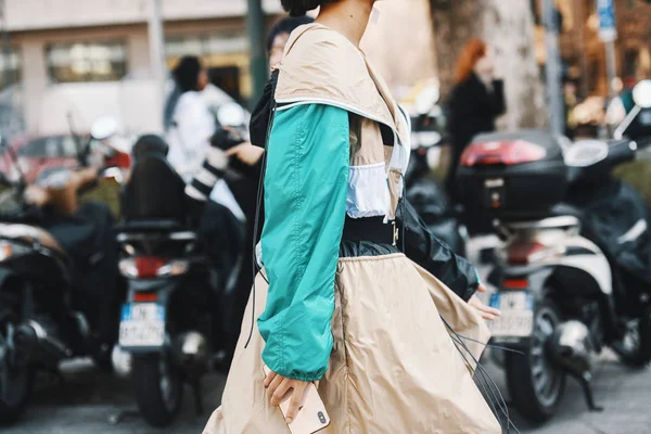 ミラノ イタリア 2019年2月22日 ミラノファッションウィーク中にストリートスタイルのストリートスタイルの衣装 Mfwfw19 — ストック写真