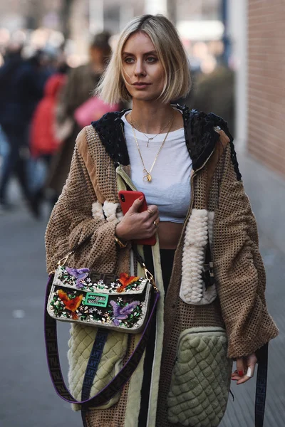Milan Italy February 2019 Street Style Woman Wearing Fendi Purse — Stock Photo, Image