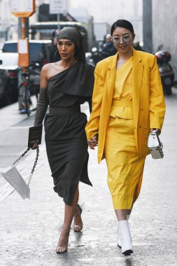 Milano, İtalya - 21 Şubat 2019: Milano Moda Haftası sırasında bir defile sonrası Sokak stili Influencer Yuwei Zhangzou - Mfwfw19