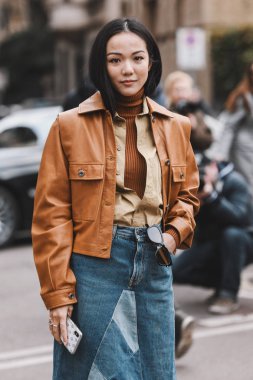 Milano, İtalya - 23 Şubat 2019: Milano Moda Haftası'nda bir defile öncesi Sokak stili Influencer Yoyo Cao - Mfwfw19