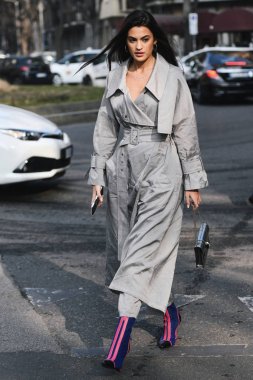 Milano, İtalya - 21 Şubat 2019: Milano Moda Haftası'nda bir defile öncesi Sokak stili Kıyafet - Mfwfw19