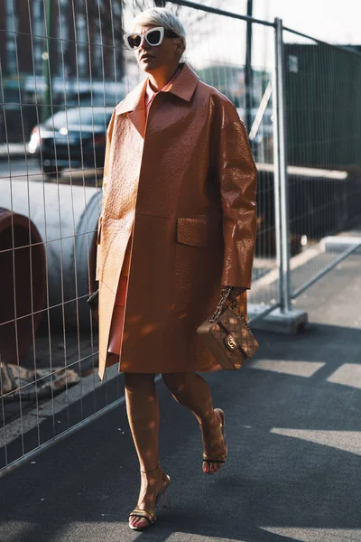 Milaan Italië Februari 2019 Streetstyle Outfit Een Modeshow Tijdens Milan — Stockfoto
