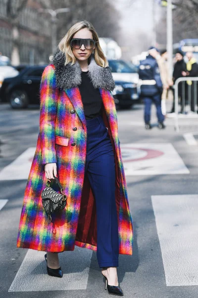 Milan Italië Februari 2019 Streetstyle Vrouw Die Een Christian Dior — Stockfoto