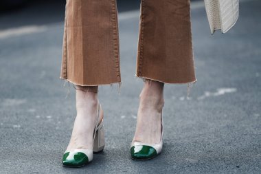 Milano, İtalya - 22 Şubat 2019: Milano Moda Haftası sırasında ayrıntılı sokak tarzı Fancy ayakkabılar - Mfwfw19