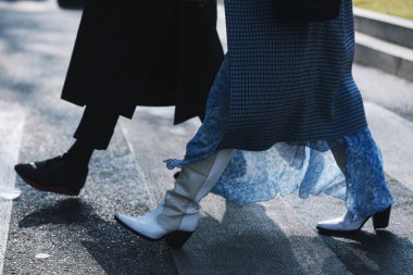 Milano, İtalya - 21 Şubat 2019: Milano Moda Haftası sırasında bir defile sonrası Sokak stili Boots detay - Mfwfw19