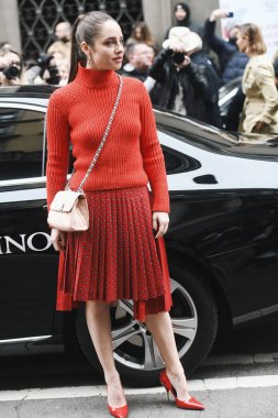 Milano, İtalya - 23 Şubat 2019: Milano Moda Haftası'nda bir defileden sonra sokak stili Kıyafet - Mfwfw19