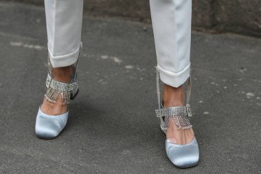 Milano, İtalya - 23 Şubat 2019: Milano Moda Haftası sırasında bir defile sonrası Sokak stili Ayakkabı detay - Mfwfw19