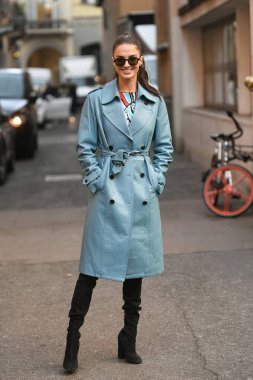 Milano, İtalya - 21 Şubat 2019: Milano Moda Haftası'nda bir defileden sonra sokak stili Kıyafet - Mfwfw19