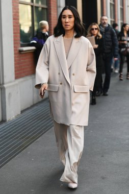 Milano, İtalya - 21 Şubat 2019: Milano Moda Haftası'nda bir defile öncesi Sokak stili Kıyafet - Mfwfw19