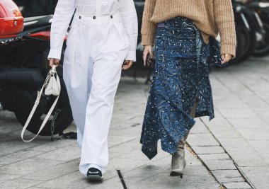 Milano, İtalya - 22 Şubat 2019: Milano Moda Haftası'nda bir defileden sonra sokak stili Kıyafetler - Mfwfw19
