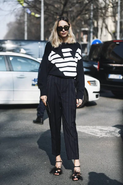 Milán Italia Febrero 2019 Street Style Outfit Después Desfile Moda — Foto de Stock