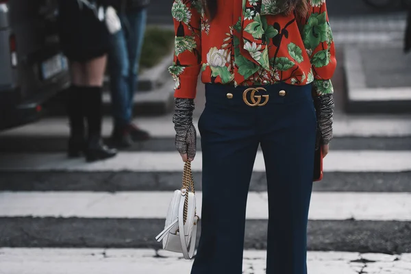 Μιλάνο Ιταλία Φεβρουαρίου 2019 Street Style Γυναίκα Φορώντας Γκούτσι Μετά — Φωτογραφία Αρχείου