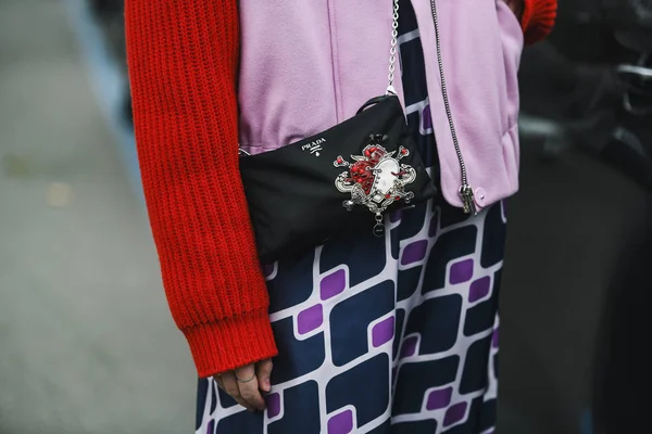 Mailand Italien Februar 2019 Prada Handtasche Streetstyle Vor Einer Modenschau — Stockfoto