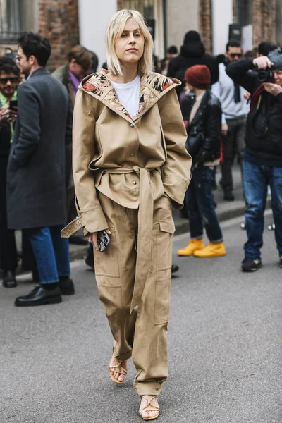 Milán Italia Febrero 2019 Influencer Linda Tol Antes Desfile Moda — Foto de Stock