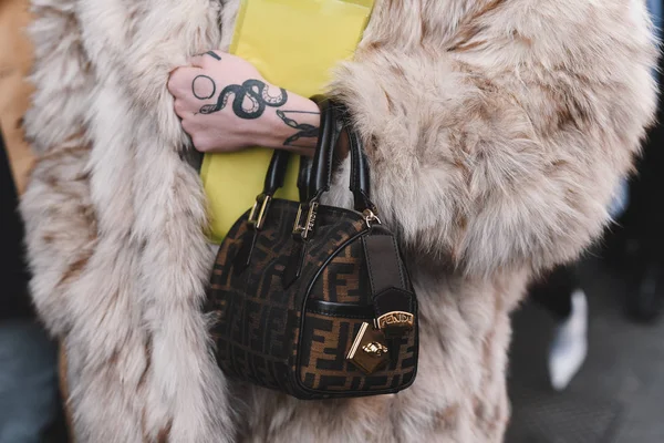 Milan Olaszország Február 2019 Street Style Ruhák Modellek Bloggerek Befolyásos — Stock Fotó