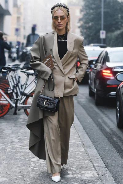 Milano Italien Februari 2019 Street Style Kvinna Klädd Balenciaga Efter — Stockfoto