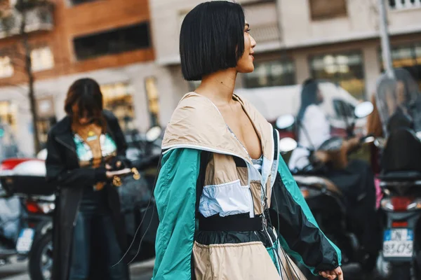 ミラノ イタリア 2019年2月22日 ストリートスタイルの衣装 ミラノファッションウィーク中のファッションショーの前にモデル ブロガー インフルエンサー Mfwfw19 — ストック写真