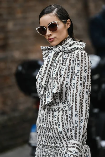 Milan Italy February 2019 Street Style Girl Stylish Look Posing — Stock Photo, Image