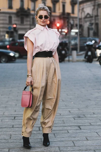 Milán Italia Febrero 2019 Traje Calle Antes Desfile Moda Durante — Foto de Stock