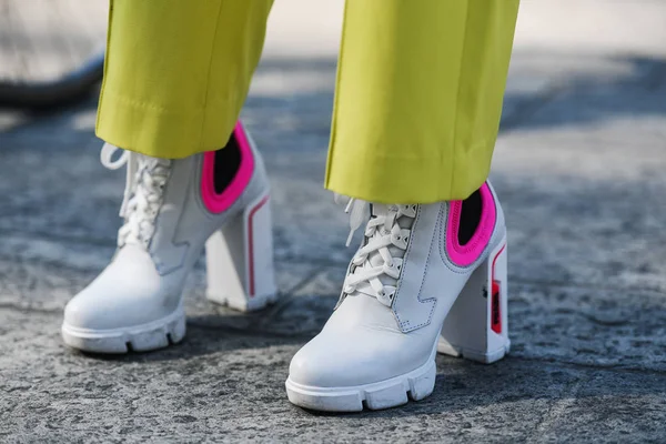 Мілан Італія Лютого 2019 Вуличний Стиль Модні Туфлі Деталях Під — стокове фото