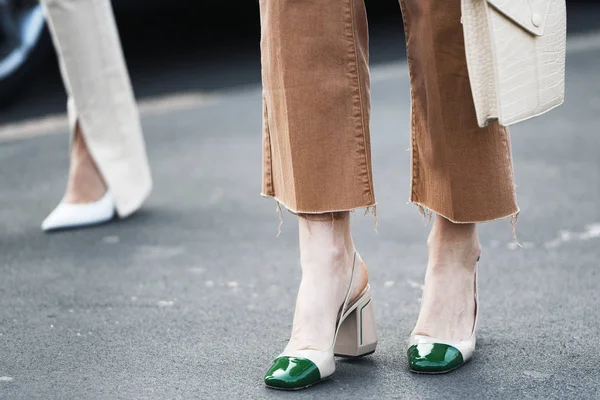 Milán Italia Febrero 2019 Street Style Zapatos Lujo Detalle Durante —  Fotos de Stock