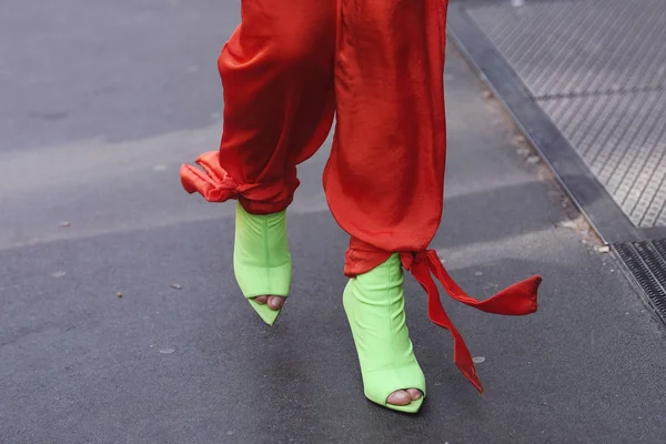 意大利米兰 2019年2月21日 米兰时装周期间时装秀后街头风格鞋细节 Mfwfw19 — 图库照片