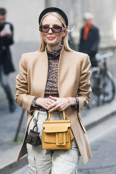 Milan Olaszország Február 2019 Street Style Influencer Leonie Hanne Előtt — Stock Fotó