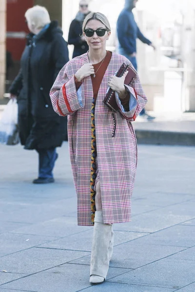 Milaan Italië Februari 2019 Straat Stijl Tartan Ord Outfit Voor — Stockfoto