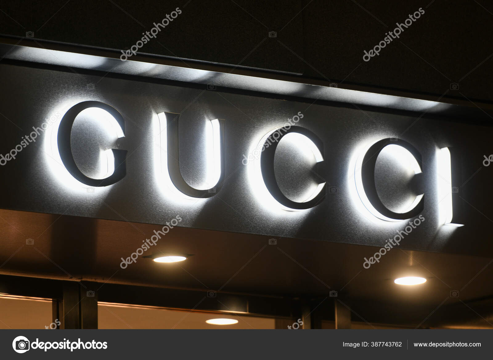 Milan Italy January 2020 Gucci Store Lighted Logo Detail – Stock Editorial AGCreativeLab