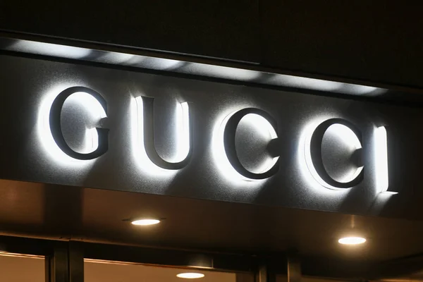 Milan Italy January 2020 Gucci Store Lighted Logo Detail — Stock Photo, Image