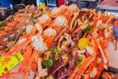 Redaksiyon: Bergen, Hordaland, Norveç, 10 Haziran 2018 - gün Bergen balık pazarında, Catch. Ön tarih seçici odak