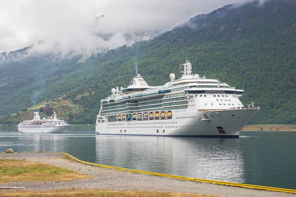 Editorial Flam Sogn Fjordane Norway June 2018 Ships Queueing Enter — Stock Photo, Image