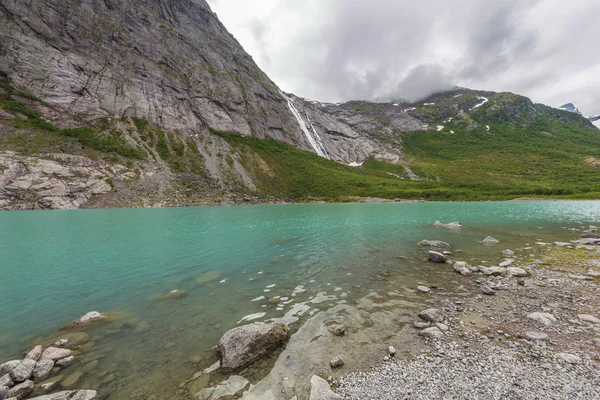 Dintorni Del Lago Briksdalsbreen Una Profonda Valle Forma — Foto Stock