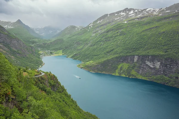 Geirangerfjord Met Geiranger Gezien Vanaf Ornevegen — Stockfoto