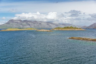 Mindvangen ve Tro arasında küçük adacıkları
