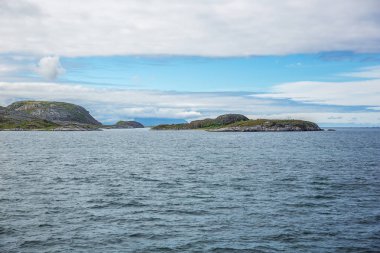Skipsholmen ve mağaza Bodo Moskenes için feribot ile yolda ayrılırken Hjartoya