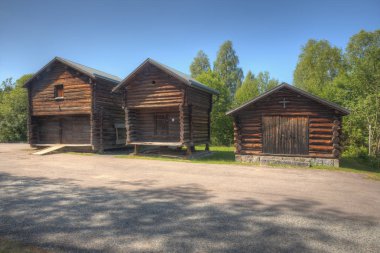 Overhogdal kilisede önünde tarihi binalar