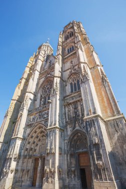 Saint-Nicolas-de-Port Bazilikası kuleleri. Onun kulelerinin Notre-Dame Katedrali Paris daha yüksektir!