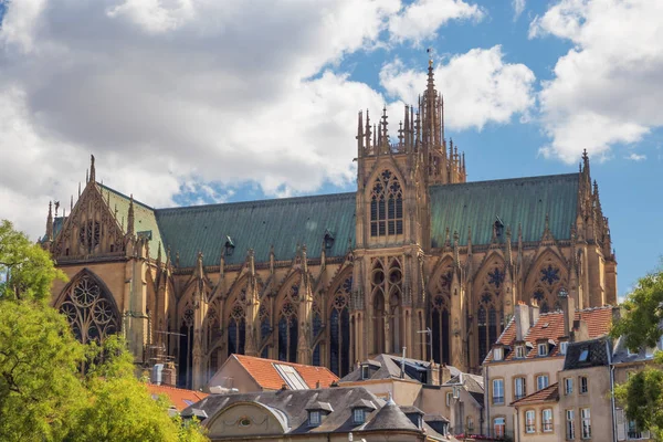 Catedral San Esteban Emergiendo Detrás Algunas Casas Metz — Foto de Stock