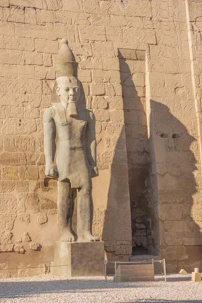 Primer Plano Estatua Ramsés Entrada Del Templo Luxor —  Fotos de Stock