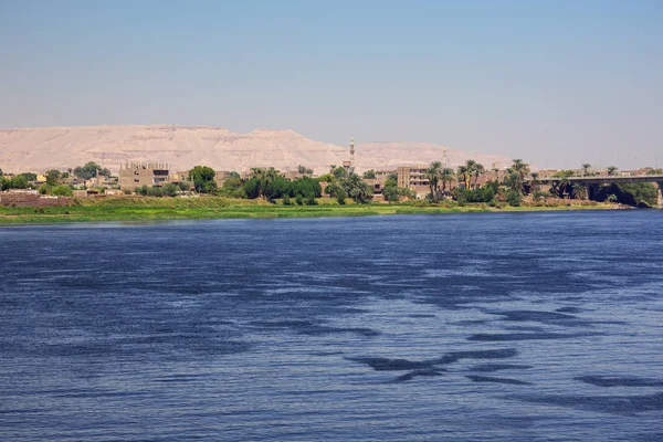 Nilo Com Ponte Luxor Vista Margem Direita — Fotografia de Stock