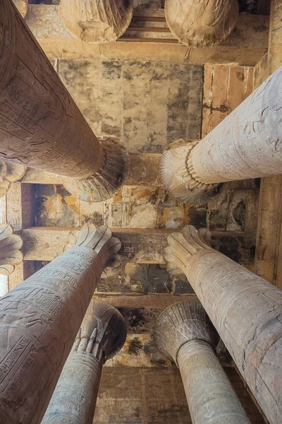 Parte Superior Las Columnas Sala Hipóstila Del Templo Horus Edfu —  Fotos de Stock