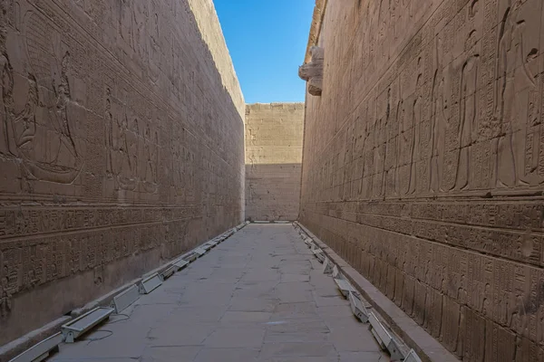 Bajorrelieves Templo Horus Templo Edfu —  Fotos de Stock