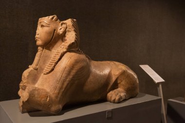 Yayın: Luksor, Mısır, 16 Ekim 2018-Luxor Müzesi 'nde Sfenks olarak Tutankhamun heykeli