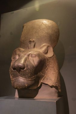 Yayın: Luksor, Mısır, 16 Ekim 2018-Luxor müzesinde Sekhmet Başkanı heykeli
