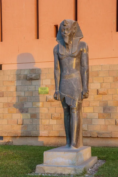 이집트 2017 2018 박물관의 안뜰에서 호텔리어의 동상에 — 스톡 사진