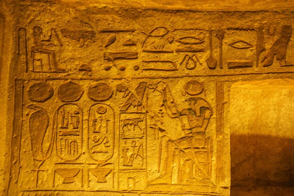 Hieróglifos Com Grande Templo Abu Simbel — Fotografia de Stock